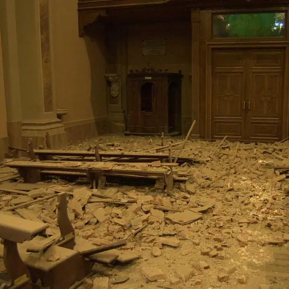 La devastazione all'interno di una chiesa di Salò - Foto New Eden Group © www.giornaledibrescia.it