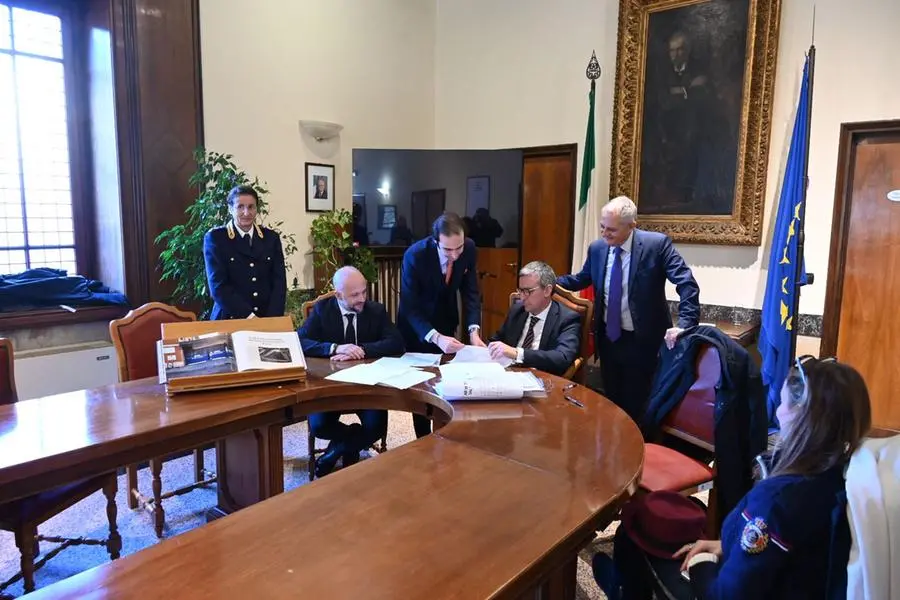 La firma dell'accordo per la Polgai