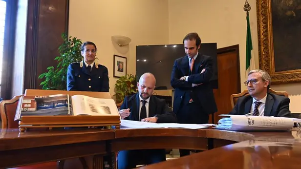 La firma dell'accordo per la Polgai