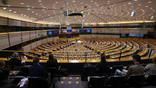 epa11719856 Former President of Finland Sauli Niinisto presents his report on how to enhance Europe's civilian and defence preparedness and readiness during the European Parliament plenary session in Brussels, Belgium, 14 November 2024. EPA/OLIVIER HOSLET