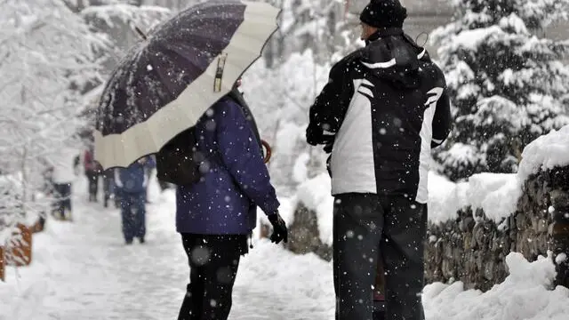 Snowfall in Aosta, northern Italy, 04 January 2016. ANSA/ THIERRY PRONESTI