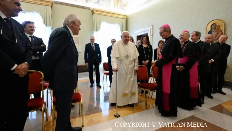 Papa Francesco con la delegazione dell'Editrice La Scuola - Foto Vatican Media