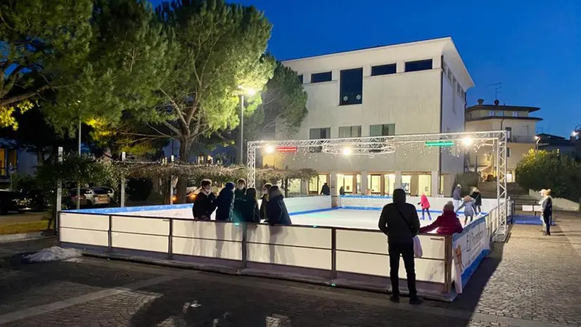 La pista di pattinaggio sul ghiaccio di Moniga del Garda