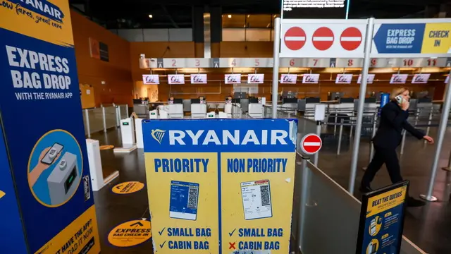 epa11674332 Ryanair signs near closed counters at the Terminal 1 of Brussels South Charleroi Airport (BSCA) as private security agents go on strike over working conditions, in Gosselies, Belgium, 22 October 2024. Due to an ongoing action by the security sector and the lack of staff to ensure security operations, all departing flights from Brussels South Charleroi Airport on 22 October have been cancelled, however all arrivals will proceed as planned, according to announcement by the BSCA, one of the main Hub in Europe of Ryanair. This is already the second action of security sector in one month at BSCA. EPA/OLIVIER HOSLET