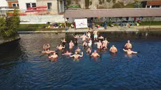 I componenti del gruppo sono consapevoli dei benefici del freddo su corpo e umore - © www.giornaledibrescia.it