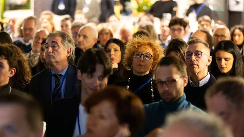 Il pubblico che ha preso parte all'incontro organizzato ad Adro