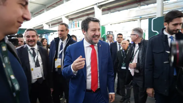 L'arrivo del vicepresidente del Consiglio dei Ministri e ministro alle Infrastrutture e Trasporti, Matteo Salvini, all'assemblea nazionale dell'Anci a Torino, il 22 novembre 2024 ANSA/JESSICA PASQUALON