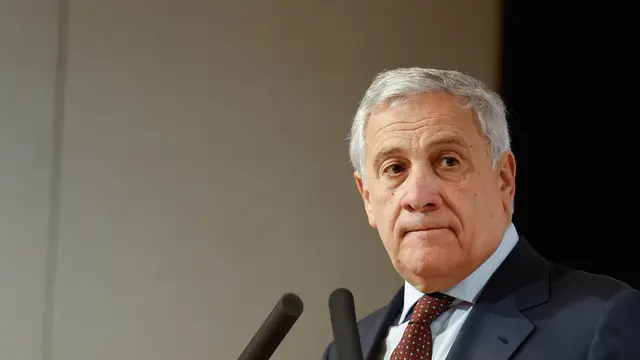 epa11733172 Italian Minister of Foreign Affairs and International Cooperation Antonio Tajani delivers a speech during the French-German-Italian business forum in Paris, France, 21 November 2024. The 6th edition of the France-Germany-Italy Trilateral Economic Forum is held in Paris on 21 and 22 November 2024. EPA/MOHAMMED BADRA