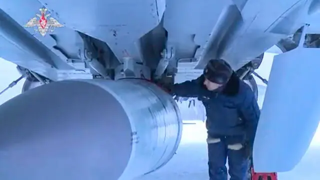 epa09772118 A handout still image taken from handout video made available by the Russian Defence ministry press-service shows Russian servicemen examines a Kinzhal hypersonic missiles before a flight of the MiG-31K fighter jet during the Russian strategic deterrence forces exercises in Russia, 19 February 2022. Russian President Vladimir Putin opens exercises of the Russian strategic deterrence forces with launches of the ballistic missiles. Russian Navy ships of the Northern and Black Sea Fleets launched 'Kalibr' cruise missiles and 'Zirkon' hypersonic missiles at sea and ground targets during scheduled exercises of the strategic deterrence forces on Saturday. The 'Yars' intercontinental ballistic missile was launched from Plesetsk at the Kura training ground. EPA/RUSSIAN DEFENCE MINISTRY PRESS SERVICE / HANDOUT HANDOUT EDITORIAL USE ONLY/NO SALES