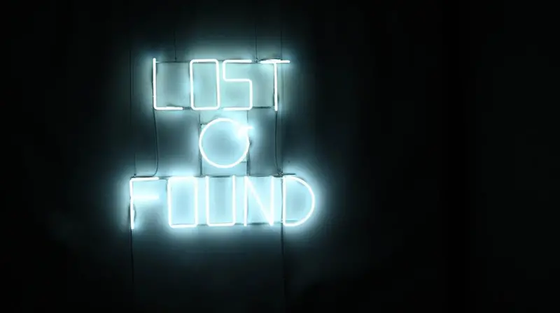 Il neon «Lost and Found» di Massimo Uberti - Foto New Reporter Favretto © www.giornaledibrescia.it