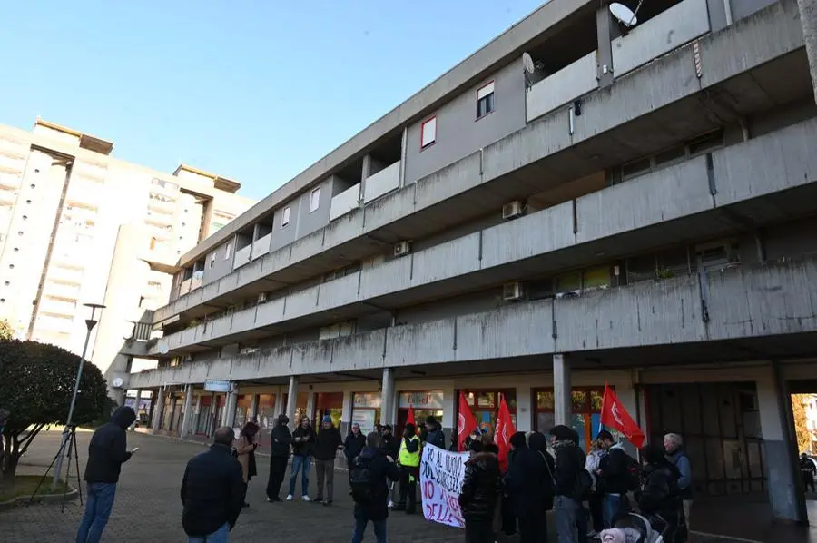 Il presidio di «Diritti per tutti» in via Carpaccio