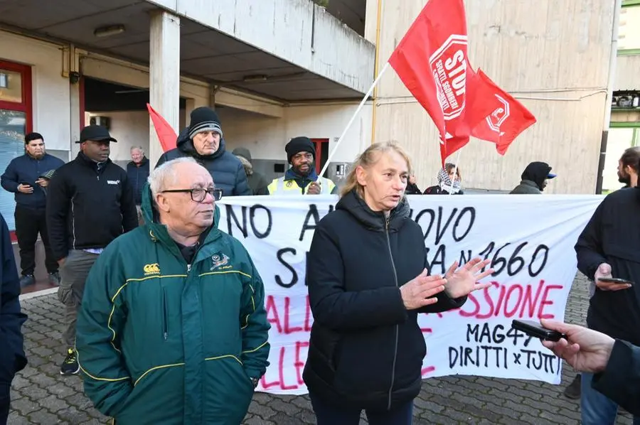 Il presidio di «Diritti per tutti» in via Carpaccio