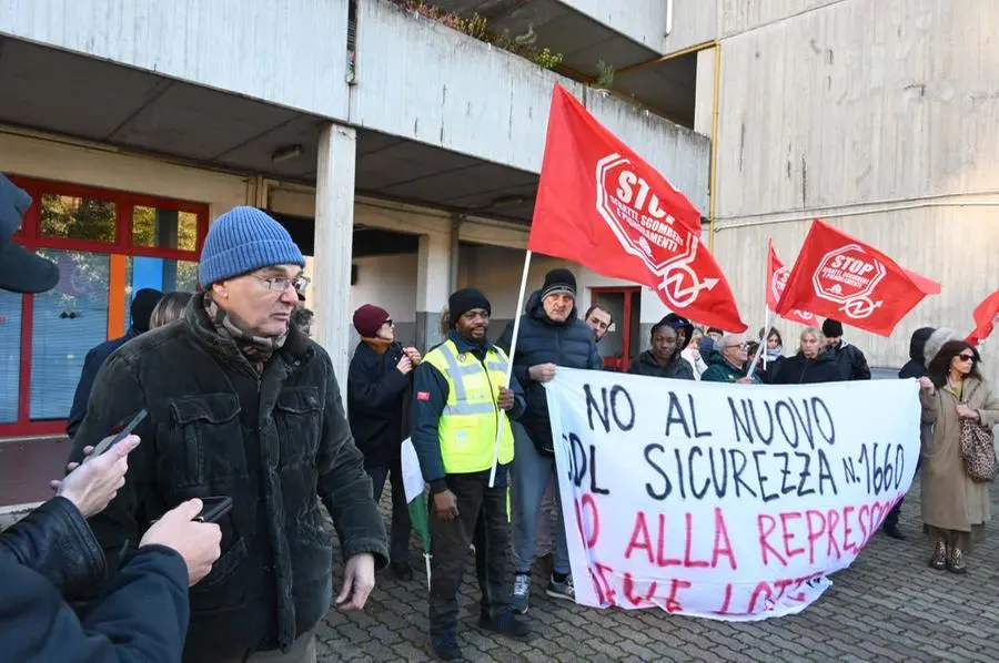 Il presidio di «Diritti per tutti» in via Carpaccio