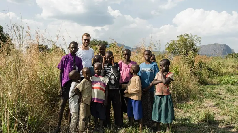 Il regista salodiano Giulio Toncinelli è in Uganda per la Fondazione Ambrosoli © www.giornaledibrescia.it