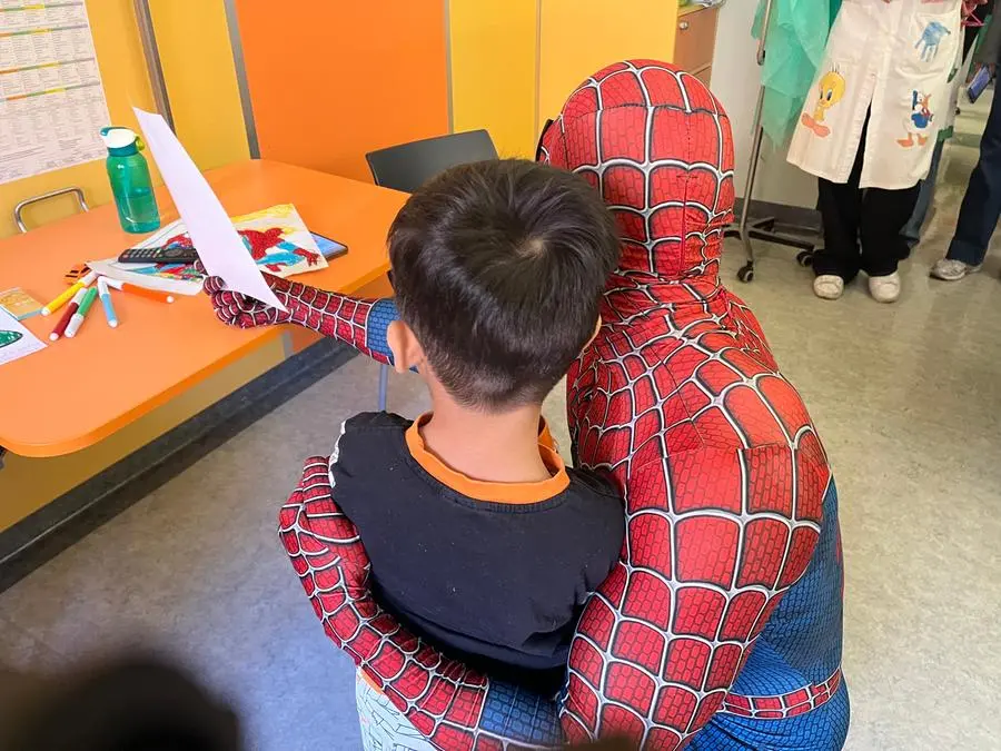 Ambra, Mattia Stanga e Spiderman insieme ai bambini ricoverati al Civile di Brescia