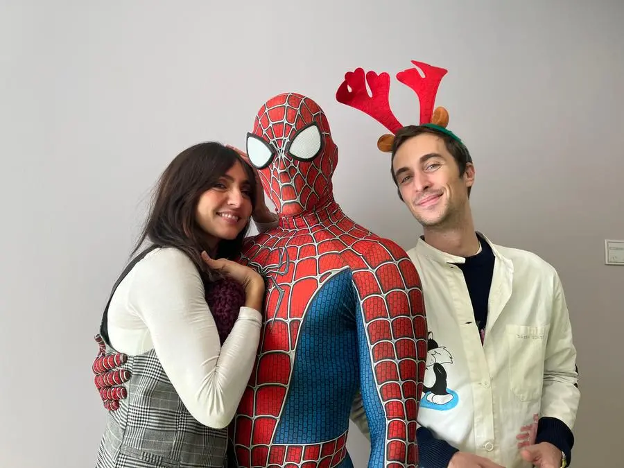 Ambra, Mattia Stanga e Spiderman insieme ai bambini ricoverati al Civile di Brescia