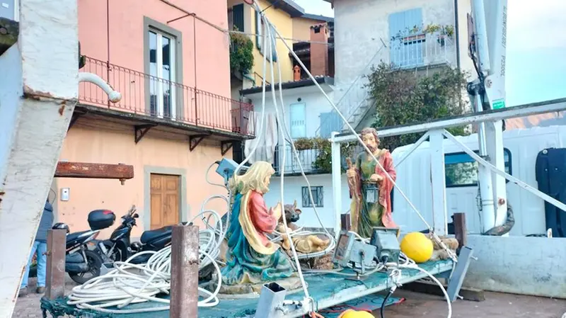 Il presepe subacqueo calato nel Sebino a Monte Isola