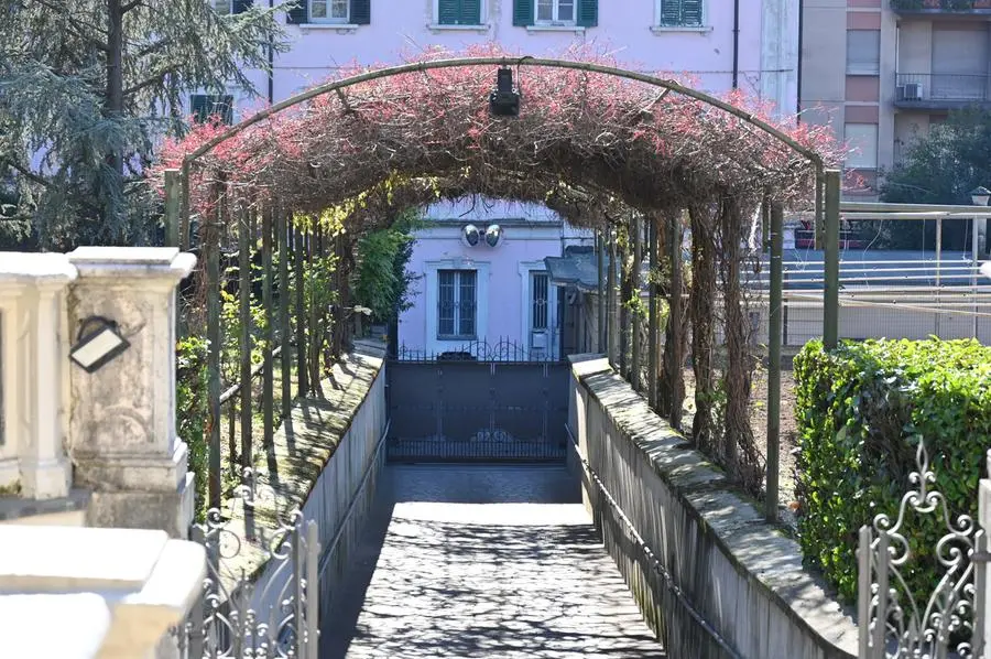 Il convento in cui vivono le suore Ancelle della Carità, in via Benacense a Brescia