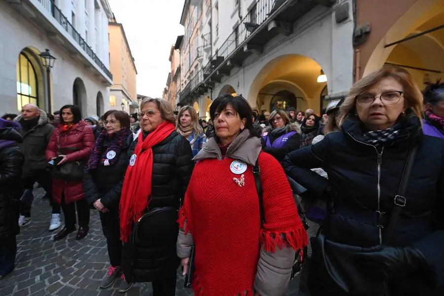 CRONACA BRESCIA VIA X GIORNATE MOBILITAZIONE COLLETTIVA INTERGENERAZIONALE CON CASTELLETTI E FRATTINI PER CARINI 23-11-2024 MARCO ORTOGNI NEW EDEN GROUP