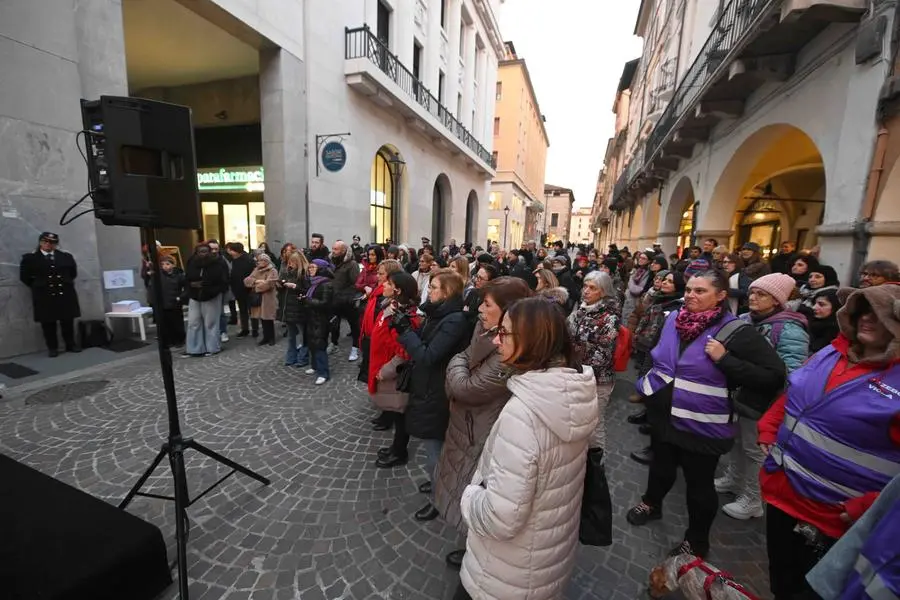 CRONACA BRESCIA VIA X GIORNATE MOBILITAZIONE COLLETTIVA INTERGENERAZIONALE CON CASTELLETTI E FRATTINI PER CARINI 23-11-2024 MARCO ORTOGNI NEW EDEN GROUP