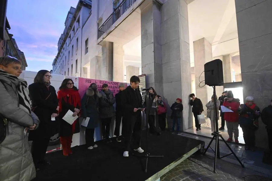 CRONACA BRESCIA VIA X GIORNATE MOBILITAZIONE COLLETTIVA INTERGENERAZIONALE CON CASTELLETTI E FRATTINI PER CARINI 23-11-2024 MARCO ORTOGNI NEW EDEN GROUP