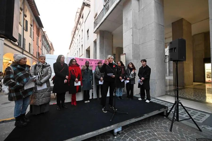 CRONACA BRESCIA VIA X GIORNATE MOBILITAZIONE COLLETTIVA INTERGENERAZIONALE CON CASTELLETTI E FRATTINI PER CARINI 23-11-2024 MARCO ORTOGNI NEW EDEN GROUP