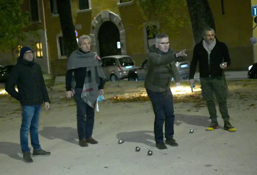 CRONACA BRESCIA PIAZZA TEBALDO GIOCO DELLE BOCCE PETANQUE NELLA FOTO MOMENTI DEL GIOCO 21/11/2024 newreporter©favretto