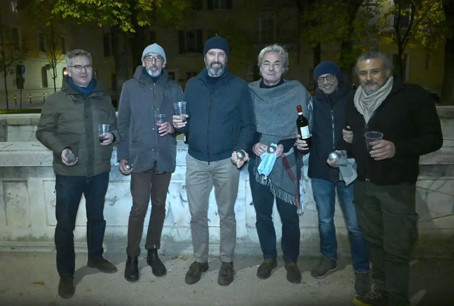 CRONACA BRESCIA PIAZZA TEBALDO GIOCO DELLE BOCCE PETANQUE NELLA FOTO MOMENTI DEL GIOCO 21/11/2024 newreporter©favretto