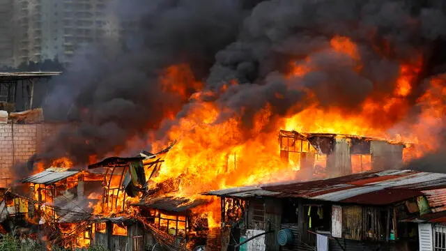 epa11228943 Fire hits houses at a residential area in Damayang Lagi district in Quezon City, Metro Manila, Philippines, 19 March 2024. At least one person was injured as the fire reached Task Force Alpha level, according to the Bureau of Fire Protection. Authorities are investigating the cause of the blaze which spread through a still undetermined number of houses made of light materials. EPA/ROLEX DELA PENA