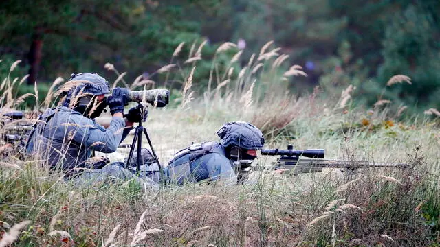 epa11626240 Servicemen take part in a military demonstration during a Distinguished Visitors Day (DV-Day) at the national defense exercise 'Namejs 2024' on Adazi Military Base, in Adazi, Latvia, 26 September 2024. From September 03 to October 08, the National Armed Forces conduct the national defense exercise Namejs 2024 across Latvia. The exercise is organized in collaboration with the NATO Multinational Division North Headquarters. Allied solders from the United States, Estonia, and Lithuania, NATO multinational battle groups as part of the Land Forces Mechanized Infantry Brigade, the NATO Multinational Brigade Headquarters in Latvia, the NATO Force Integration Unit Latvia, and the Canadian Armed Forces Task Force Latvia will participate in the exercises, supported by the Joint Expeditionary Force and representatives from various NATO headquarters. Approximately 11,000 Latvian and allied soldiers and National Guard members will participate in the exercises. EPA/TOMS KALNINS