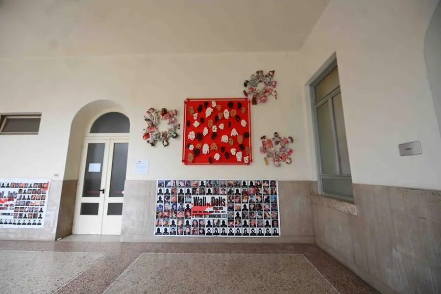 L'installazione il Muro delle Bambole