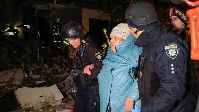 epa11709414 Rescuers help locals at the site of a glide bomb attack on a residential building in Kharkiv, Ukraine, 08 November 2024, amid the Russian invasion. At least 25 people were injured in Kharkiv alone, including a baby, as missiles, drones and anti-aircraft missiles were launched against Odesa, the Kharkiv region and the Kyiv region overnight, according to the State Emergency Service of Ukraine (SESU). EPA/SERGEY KOZLOV