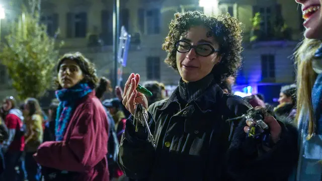 A Torino, in occasione della Giornata internazionale per l'eliminazione della violenza contro le donne, il 25 novembre 2024 le attviste di Non una di Meno hanno sfilato per le vie della città partendo da diversi quartieri, tra cui San Salvario ANSA/JESSICA PASQUALON