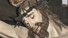 Un dettaglio del grande crocefisso ligneo del 1598 - © www.giornaledibrescia.it
