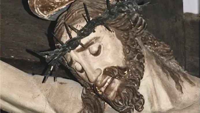 Un dettaglio del grande crocefisso ligneo del 1598 - © www.giornaledibrescia.it