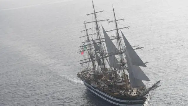 Incontro della Nave Amerigo Vespucci con la Nave a vela Tarangini della Marina Militare Indiana, 25 novembre 2024 MARINA MILITARE