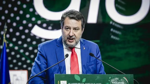 Il ministro delle infrastrutture e dei trasporti Matteo Salvini durante l'evento organizzato da ACEA nell'ambito dell'assemblea nazionale Anci presso il Lingotto. Torino 22 novembre 2024 ANSA/TINO ROMANO (NPK)