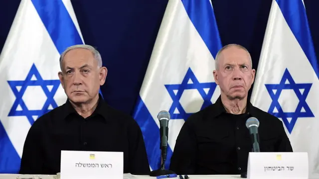 epa11732793 epa11703358 (FILE) - Israel's Prime Minister Benjamin Netanyahu (L) and Defense Minister Yoav Gallant (R) address a press conference at Kirya military base in Tel Aviv, Israel, 28 October 2023 (reissued 21 November 2024). Judges at the International Criminal Court (ICC) have issued arrest warrants for Benjamin Netanyahu and Yoav Gallant, as well as Hamas military commander Mohammed Deif over alleged war crimes and crimes against humanity during the war between Israel and Hamas. EPA/ABIR SULTAN / POOL