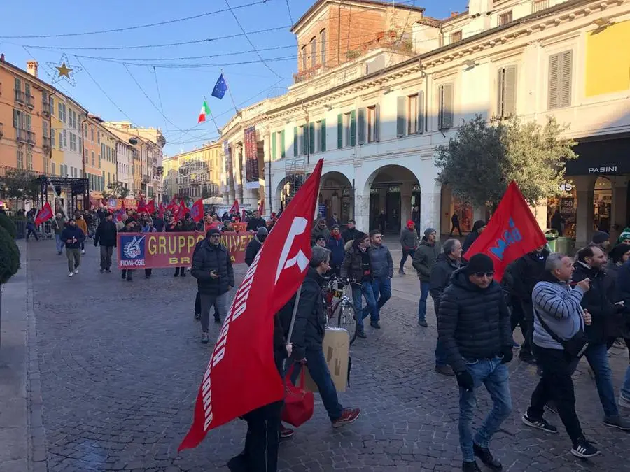 Sciopero generale, il corteo dei lavoratori a Brescia