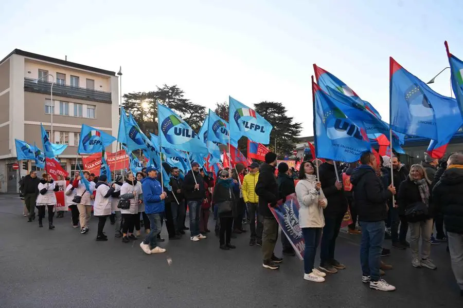 Sciopero generale, il corteo dei lavoratori a Brescia