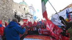 Sciopero generale, il corteo dei lavoratori a Brescia