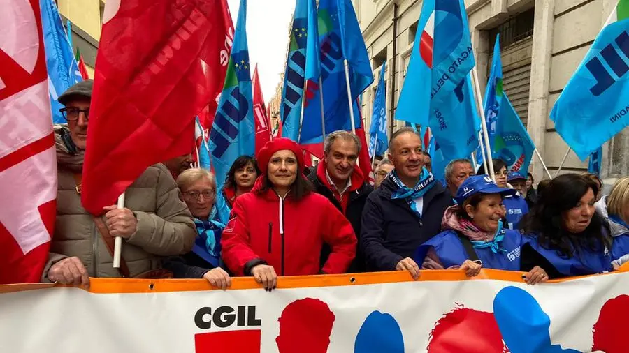 Cortei per lo sciopero generale del 29 novembre - © www.giornaledibrescia.it