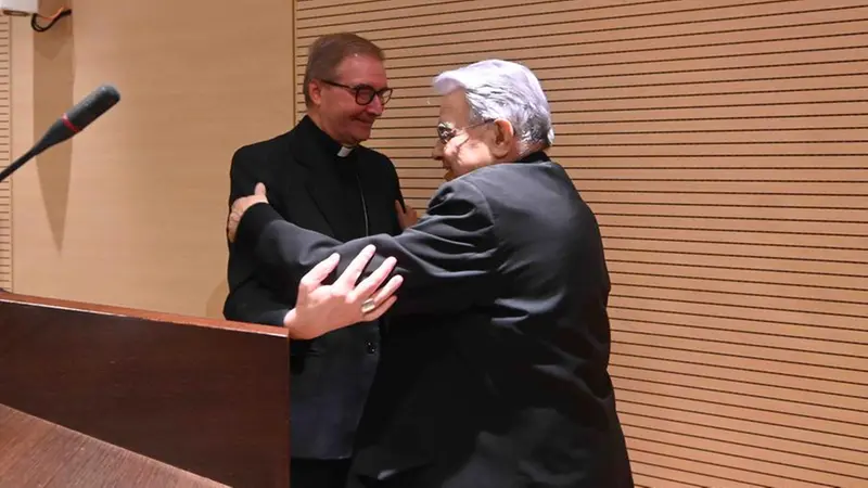 Il vescovo Tremolada con Semeraro - Foto Marco Ortogni/Neg © www.giornaledibrescia.it