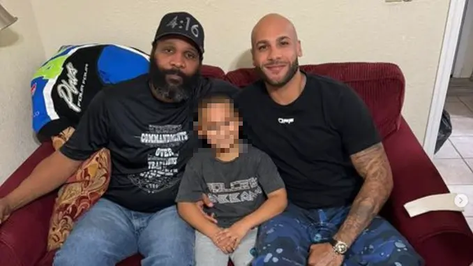 Marcell Jacobs in posa con il padre e il figlio - Foto Instagram