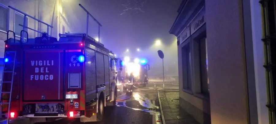 L'incendio si è propagato in una palazzina a Manerbio