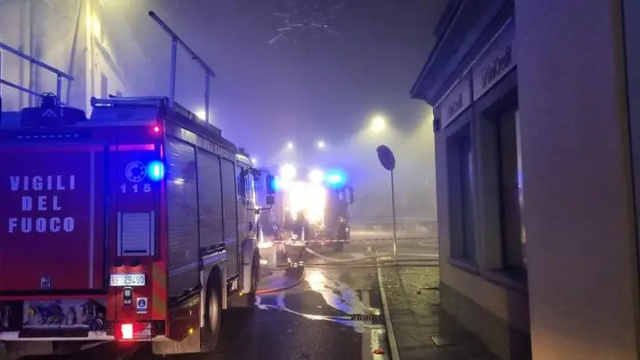 L'incendio si è propagato in una palazzina a Manerbio