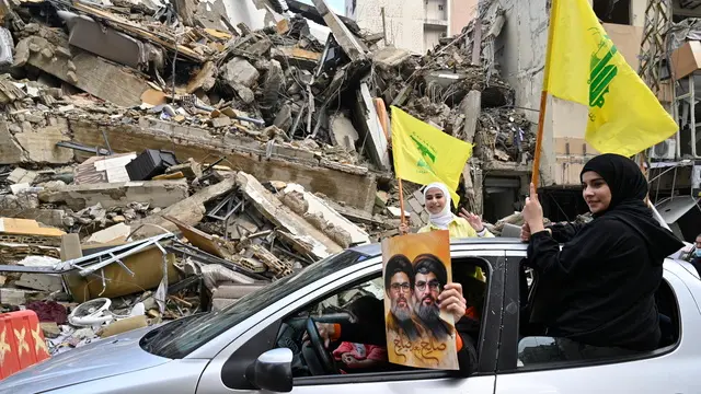 epaselect epa11743285 Lebanese people celebrate on a street after a ceasefire with Israel came into effect, in the Dahieh district in southern Beirut, Lebanon, 27 November 2024. On the evening of 26 November the US president confirmed that a ceasefire agreement between Israel and the Lebanese group Hezbollah - brokered by the United States and France - had been approved by Israel's cabinet and would come into effect at 02:00 GMT on 27 November. EPA/WAEL HAMZEH