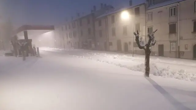 La neve che sta cadendo a Capracotta, in Molise, 21 novembre 2020. ANSA/NEVE APPENNINO