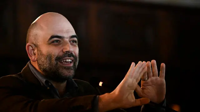 Lo scrittore Roberto Saviano ospite del convegno 'Dialoghi con la magistratura' al Maschio Angioino a Napoli, 22 marzo 2024. ANSA CIRO FUSCO
