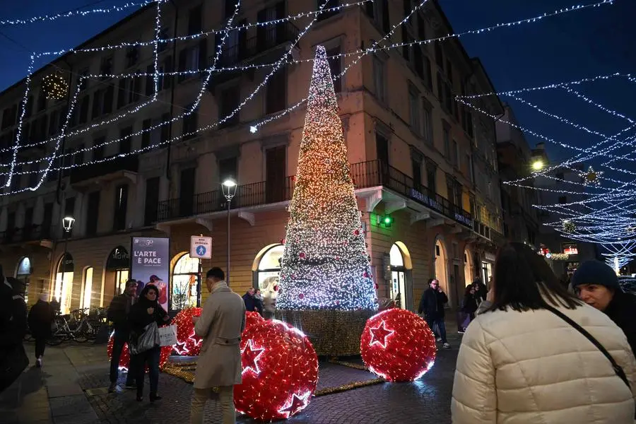 L'accensione delle luci di Natale in centro a Brescia